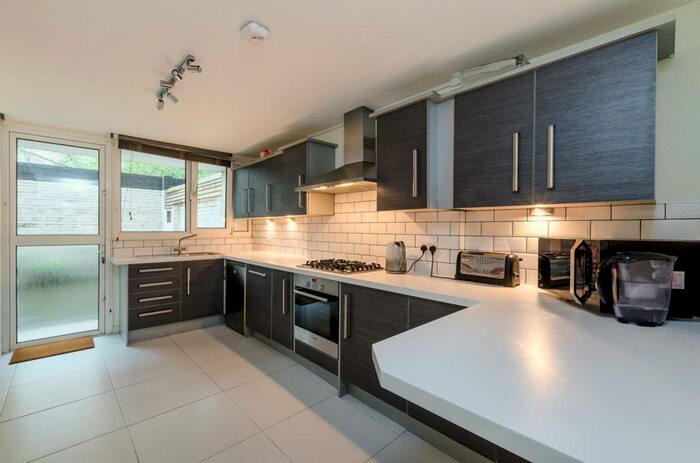 3 Bedroom Maisonette To Rent In Finborough Road, Chelsea, London, SW10