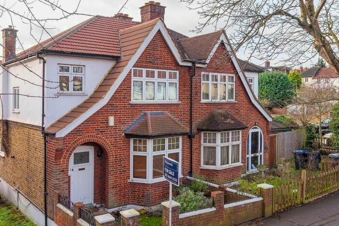 3 Bedroom Semi-Detached House To Rent In Crown Dale, London, SE19