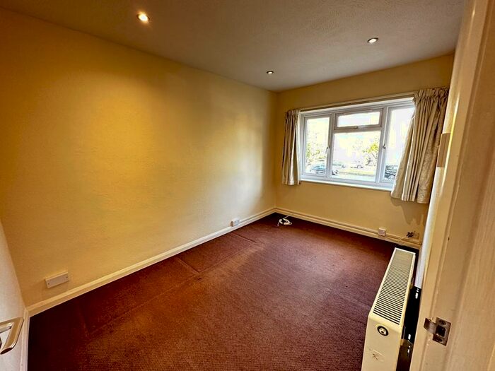 2 Bedroom Maisonette To Rent In The Broadway, Thames Ditton, KT7