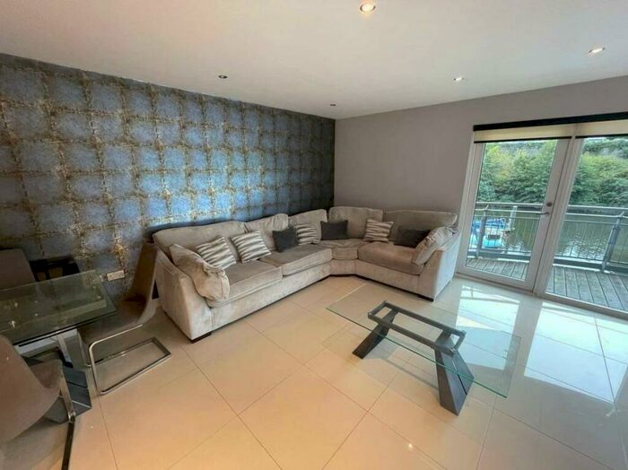 3 Bedroom Apartment To Rent In Watkiss Way, Cardiff, CF11