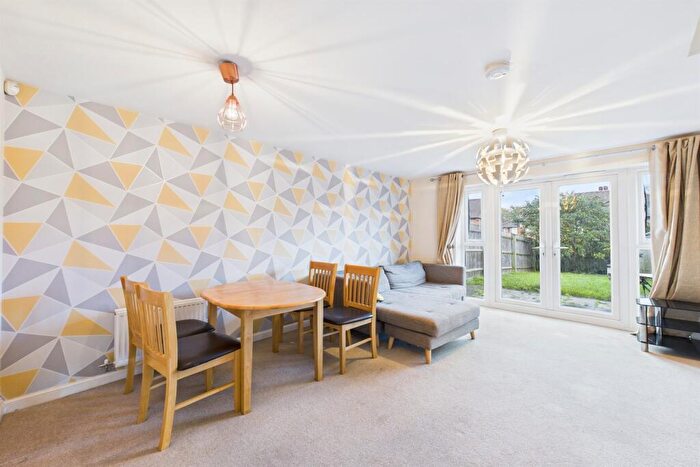 2 Bedroom Semi Detached House To Rent In Breconshire Gardens, NG6