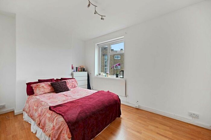 4 Bedroom Flat To Rent In Sir Alexander Road, Acton, W3