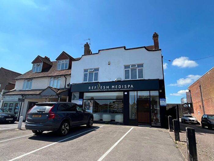 1 Bedroom Flat To Rent In Woodside Road, Amersham, Buckinghamshire, HP6