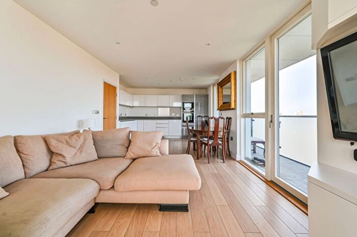 2 Bedroom Flat To Rent In Robsart Street, Brixton, London, SW9