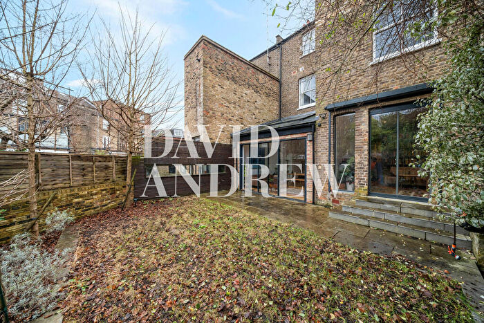 3 Bedroom Flat To Rent In Gloucester Drive, N4