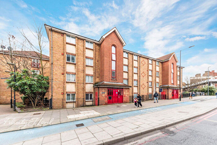 2 Bedroom Flat To Rent In Jarret House, Bow Road, London, E3
