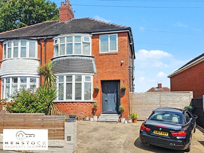 3 Bedroom Semi-Detached House For Sale In Ash Walk, Middleton, Manchester, M24