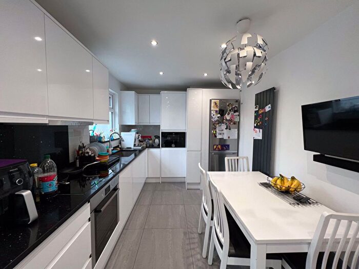 3 Bedroom Property For Sale In Gloucester Grove, Edgware, HA8