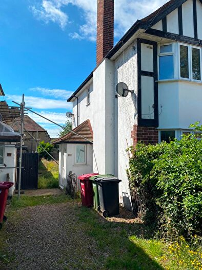 2 Bedroom Maisonette To Rent In Crofthill Road, Slough, SL2