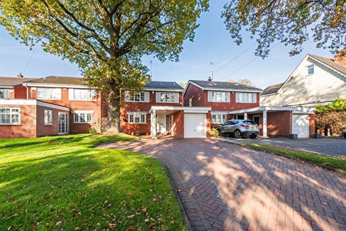 4 Bedroom Detached House For Sale In Lugtrout Lane, Catherine-De-Barnes, Solihull, B91