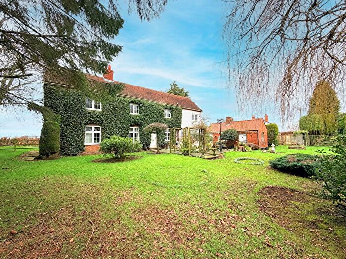 4 Bedroom Farmhouse For Sale In Crabmill Lane, Birmingham, B38