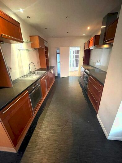 1 Bedroom Studio To Rent In Douglas Crescent, Dunstable, Bedfordshire, LU5