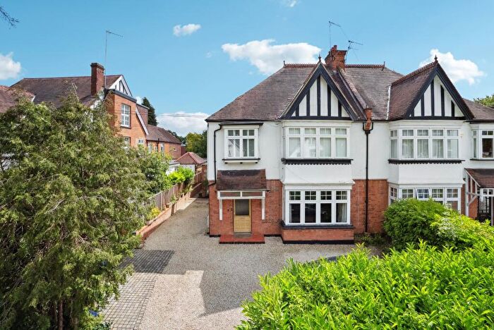 2 Bedroom Ground Maisonette For Sale In Moss Lane, Pinner Village, HA5