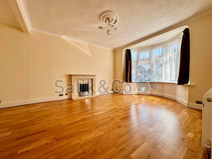 3 Bedroom Terraced House To Rent In Grangeway Gardens, London, IG4