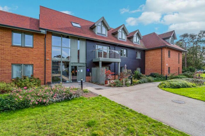 2 Bedroom Flat For Sale In Chalfont Dene, Chalfont St Peter, Gerrards Cross, Buckinghamshire, SL9