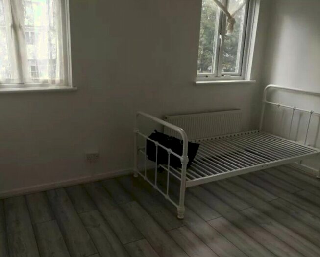 3 Bedroom Semi-Detached House To Rent In Nightingale Vale, London, SE18