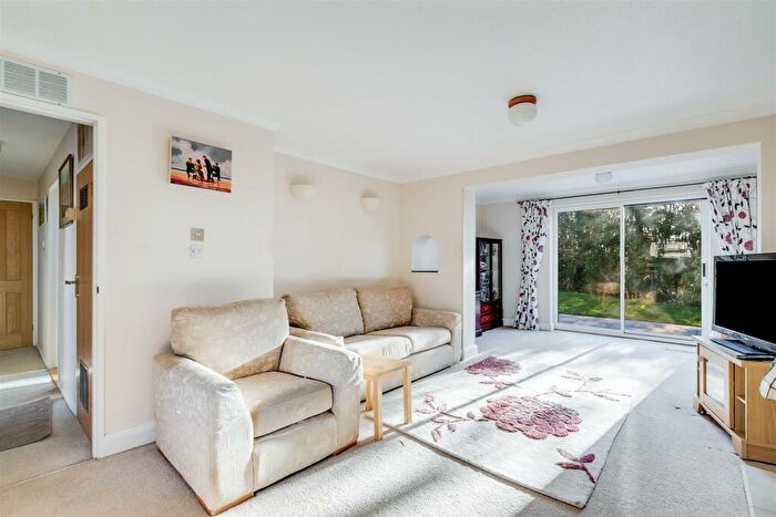 4 Bedroom Detached House For Sale In Pear Tree Dell, Letchworth Garden City, SG6