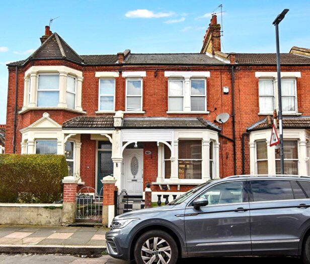3 Bedroom Terraced House For Sale In Macoma Terrace, Plumstead, SE18