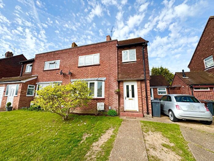 3 Bedroom Semi Detached House For Sale In Lime Grove, Guildford, GU1