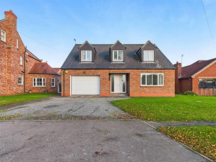 3 Bedroom Detached House For Sale In Sandholme Road, Gilberdyke, HU15