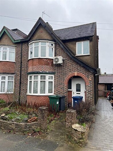 3 Bedroom Property For Sale In Vines Avenue, London, N3