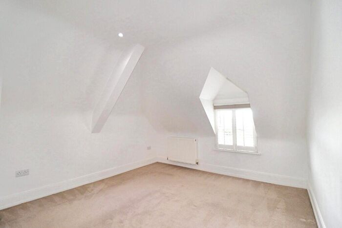 2 Bedroom Apartment To Rent In Albany Road, Walton-On-Thames, Surrey, KT12