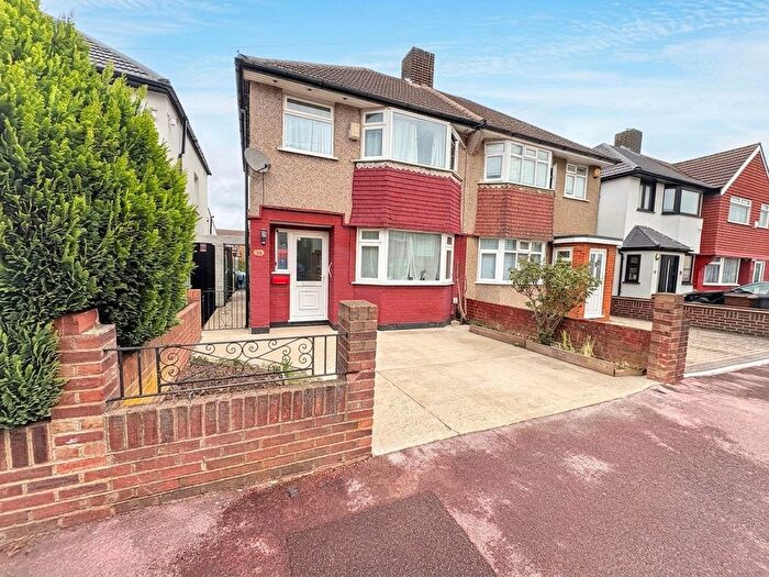 3 Bedroom Semi-Detached House For Sale In Dunbar Avenue, Dagenham, RM10
