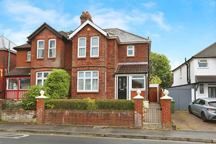 3 Bedroom Semi-Detached House For Sale In Oaktree Road, Southampton, Hampshire, SO18