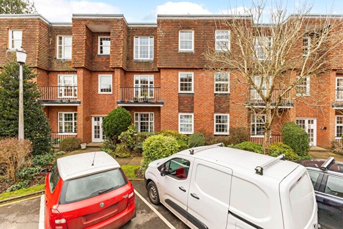 2 Bedroom Flat For Sale In Northfield Close, Henley On Thames, RG9