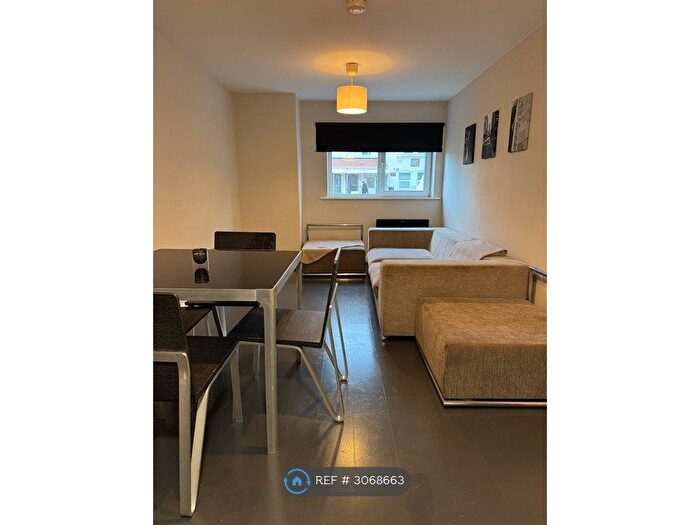 2 Bedroom Flat To Rent In Moss Lane East, Manchester, M14