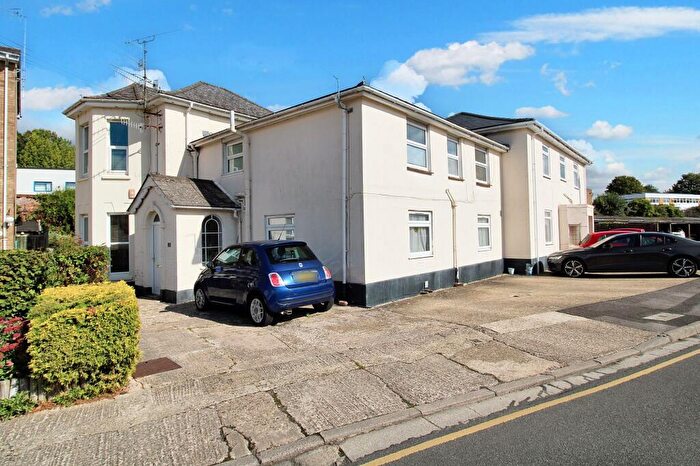 1 Bedroom Apartment For Sale In The Beeches, Salisbury, SP1