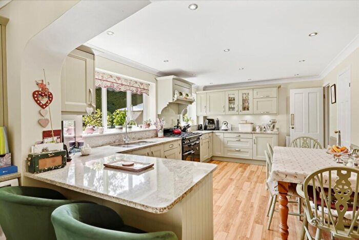 4 Bedroom Detached House For Sale In The Haywain, Oxted, RH8