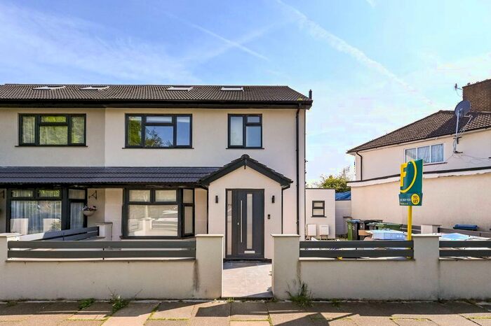 1 Bedroom Flat To Rent In Windsor Avenue, New Malden, KT3