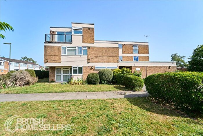 1 Bedroom Flat For Sale In Peregrine Road, Sunbury-On-Thames, Surrey, TW16