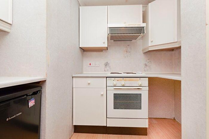 1 Bedroom Flat For Sale In Springhill Gardens, Shawlands, G41
