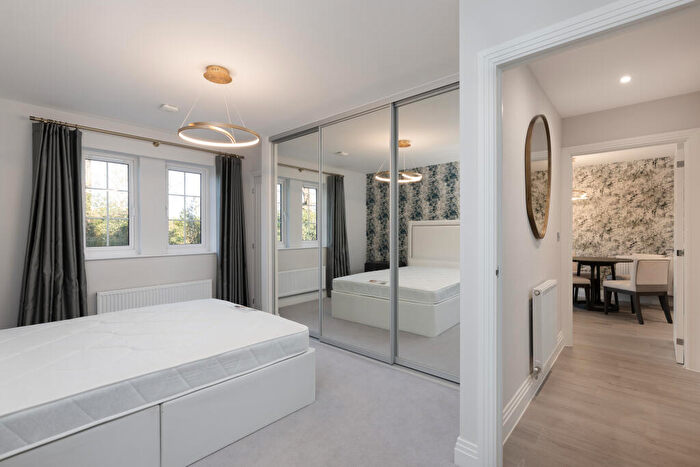 1 Bedroom Flat To Rent In Merrileas Drive, Oxshott, Leatherhead, KT22