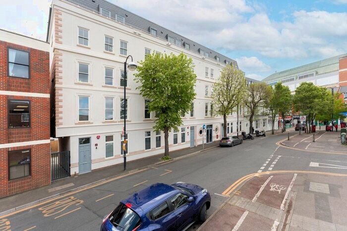 1 Bedroom Flat To Rent In Benhill Avenue, Sutton, SM1