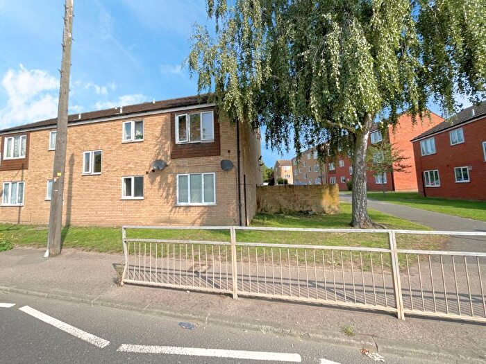 2 Bedroom Flat For Sale In Gidea Close, South Ockendon, RM15