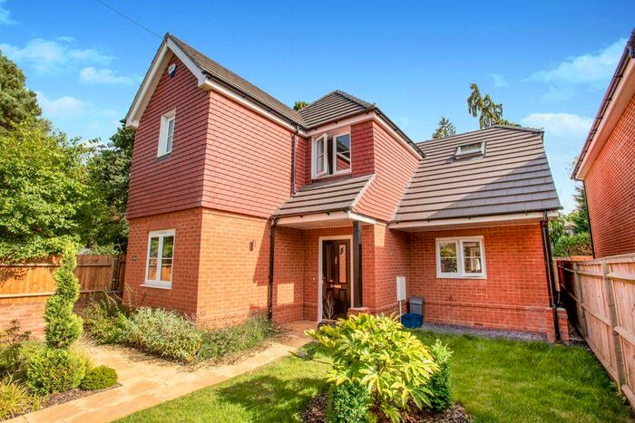 3 Bedroom Detached House To Rent In Church Road West, GU14