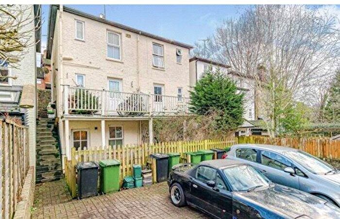 1 Bedroom Flat To Rent In Harrow Road East, Dorking, Surrey, RH4