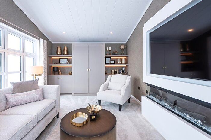 2 Bedroom Park Home For Sale In The Phoenix, Sandy Bay, SS8