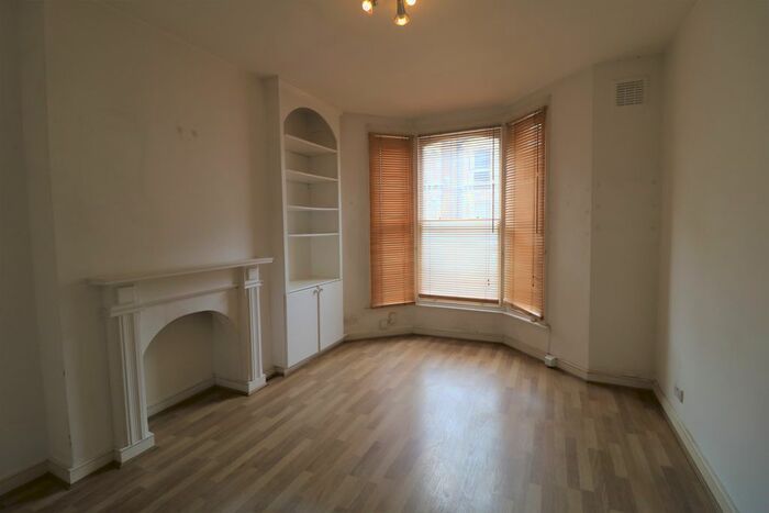 1 Bedroom Flat To Rent In Kellett Road, London, SW2