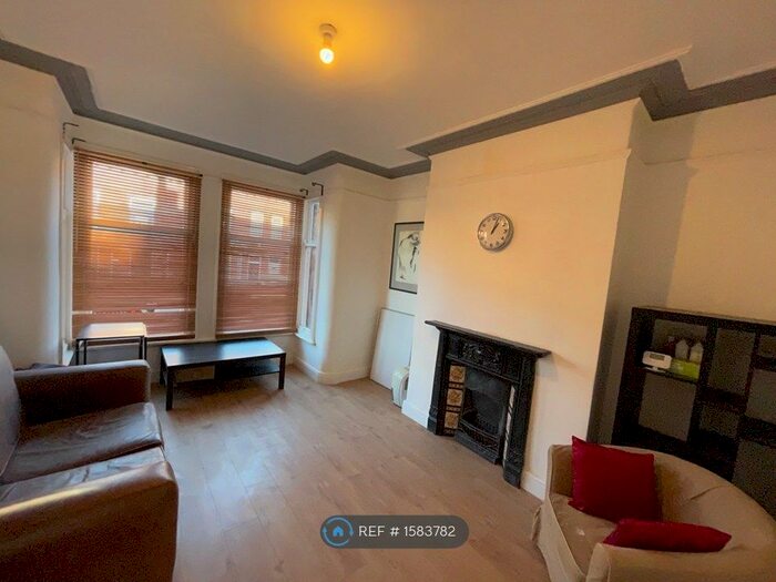 1 Bedroom Flat To Rent In Norman Terrace, Leeds, LS8