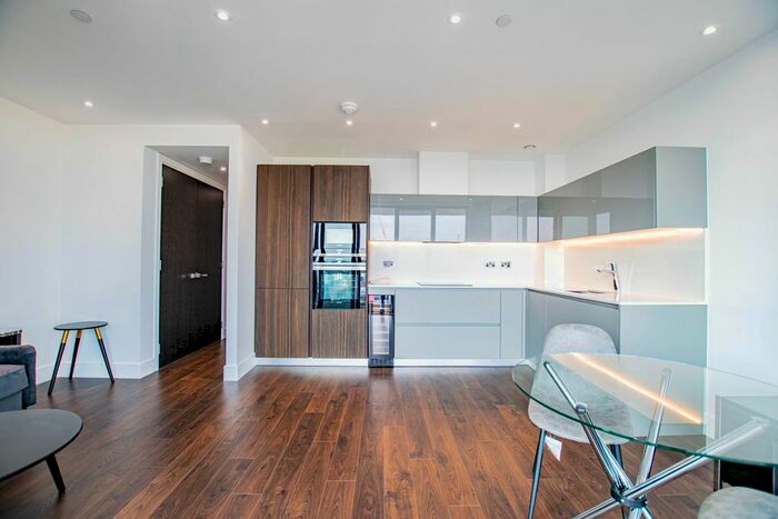 1 Bedroom Flat To Rent In Piazza Walk, London, E1