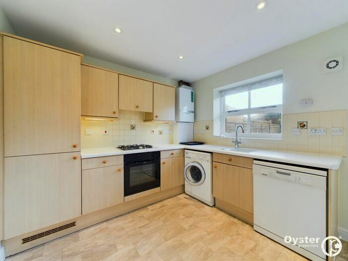 2 Bedroom Terraced House To Rent In Kensington Close, London, N11