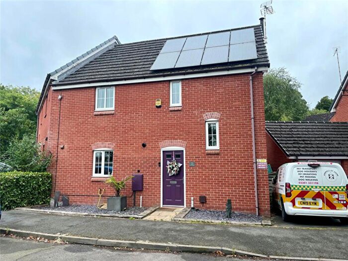 3 Bedroom Semi-Detached House For Sale In Merevale Road, Atherstone, Warwickshire, CV9