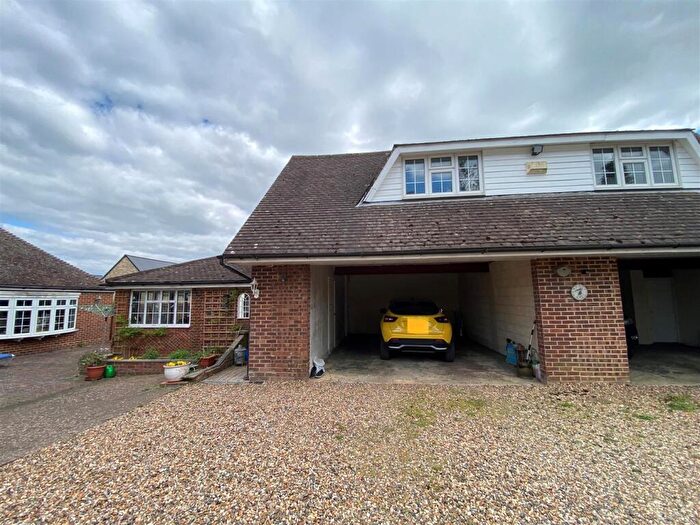 1 Bedroom Apartment To Rent In Crouch Lane, Goffs Oak, EN7