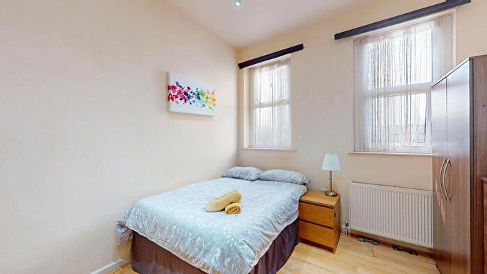 Studio To Rent In Brondesbury Park, London, NW6