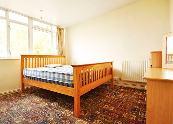 2 Bedroom Flat To Rent In Sutherland Court, Marylands Road, London, W9