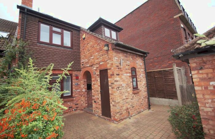 4 Bedroom Semi-Detached House To Rent In Glenshee Close, Northwood, HA6
